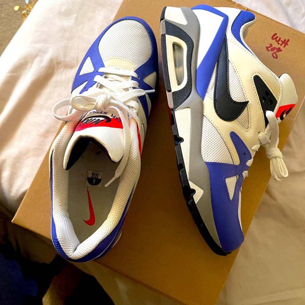 ***NIKE TAIL WIND***